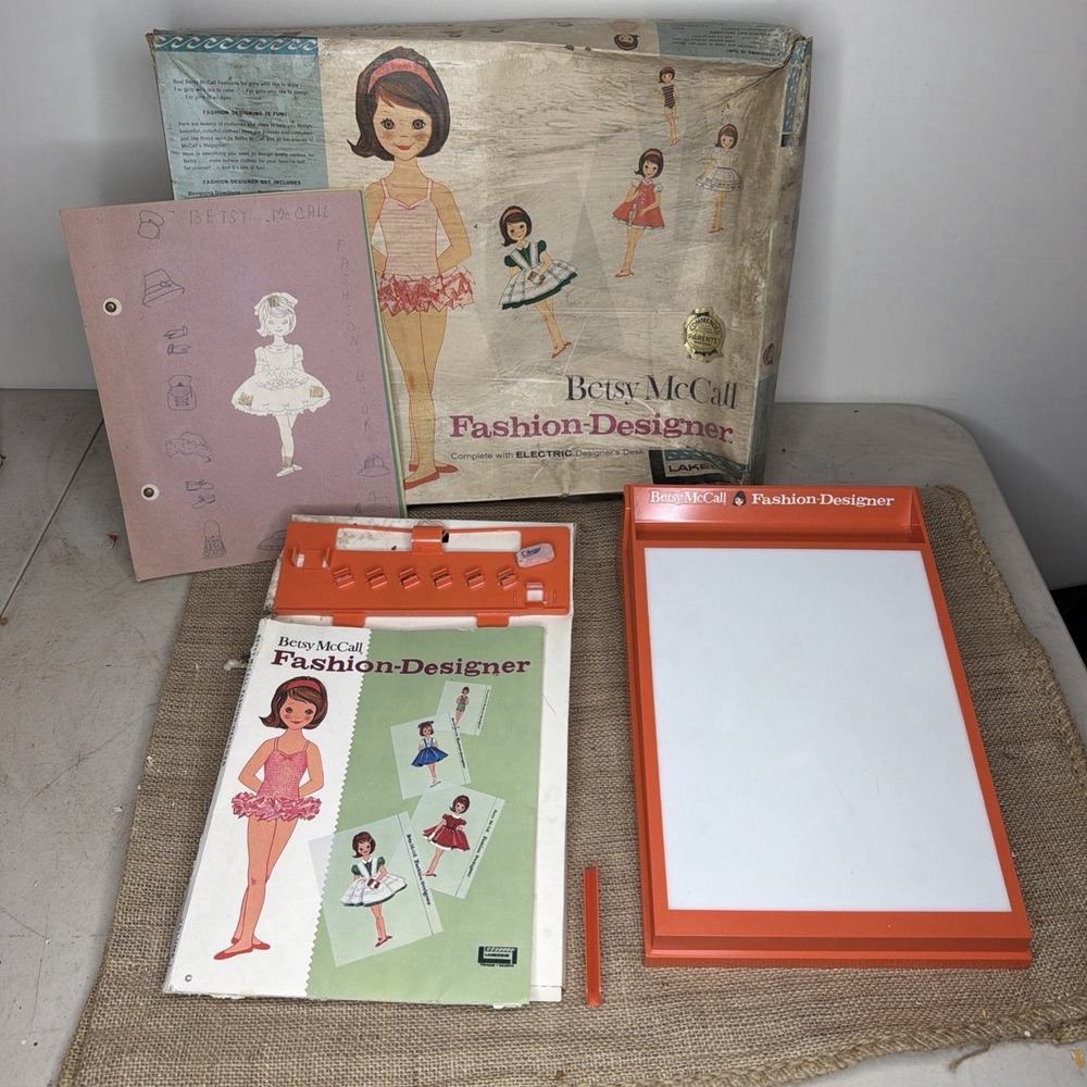 Betsy McCall 1961 Fashion Designer Complete Working  Lakeside USA Original Box